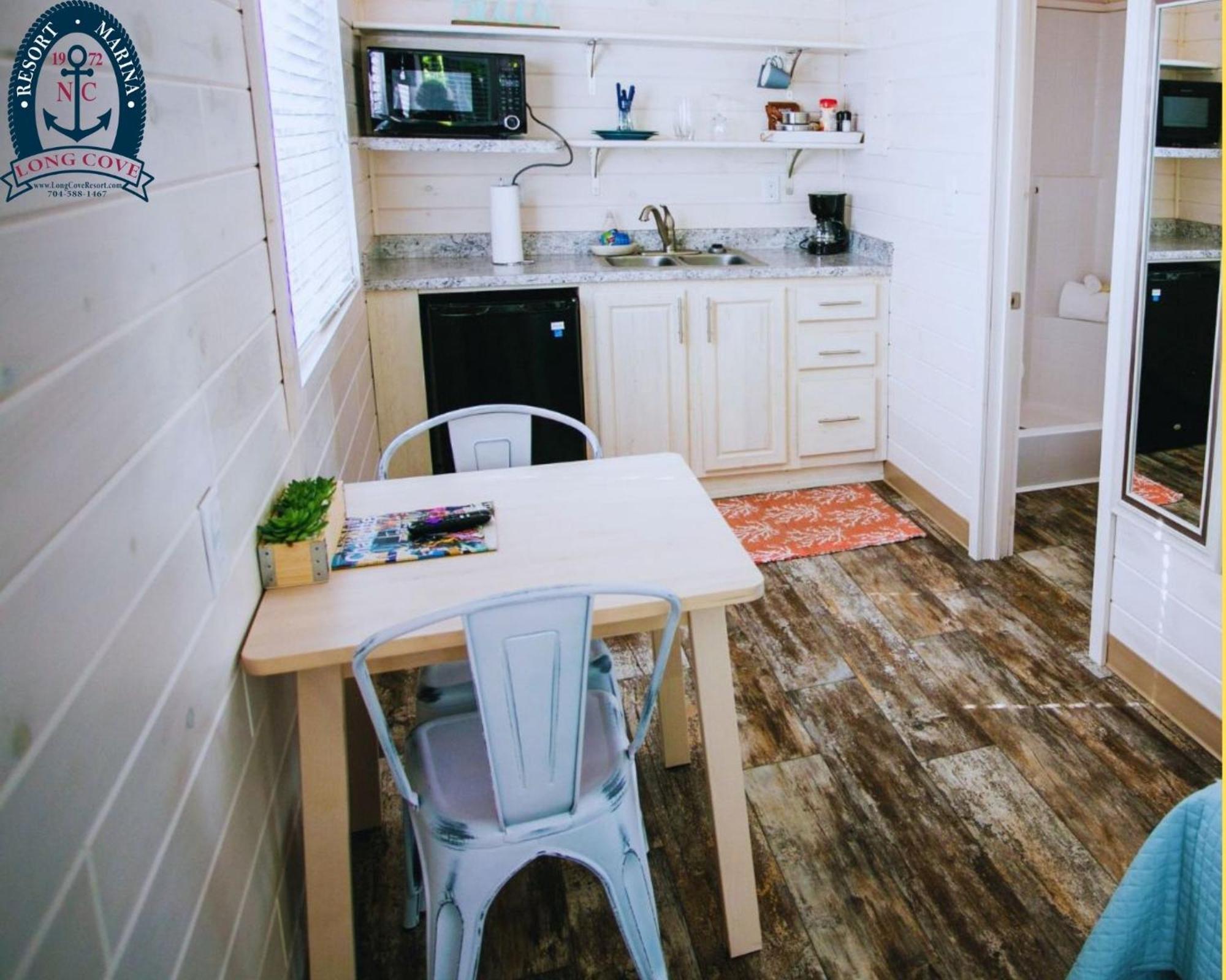 Long Cove Resort And Marina Lake Wylie Room photo